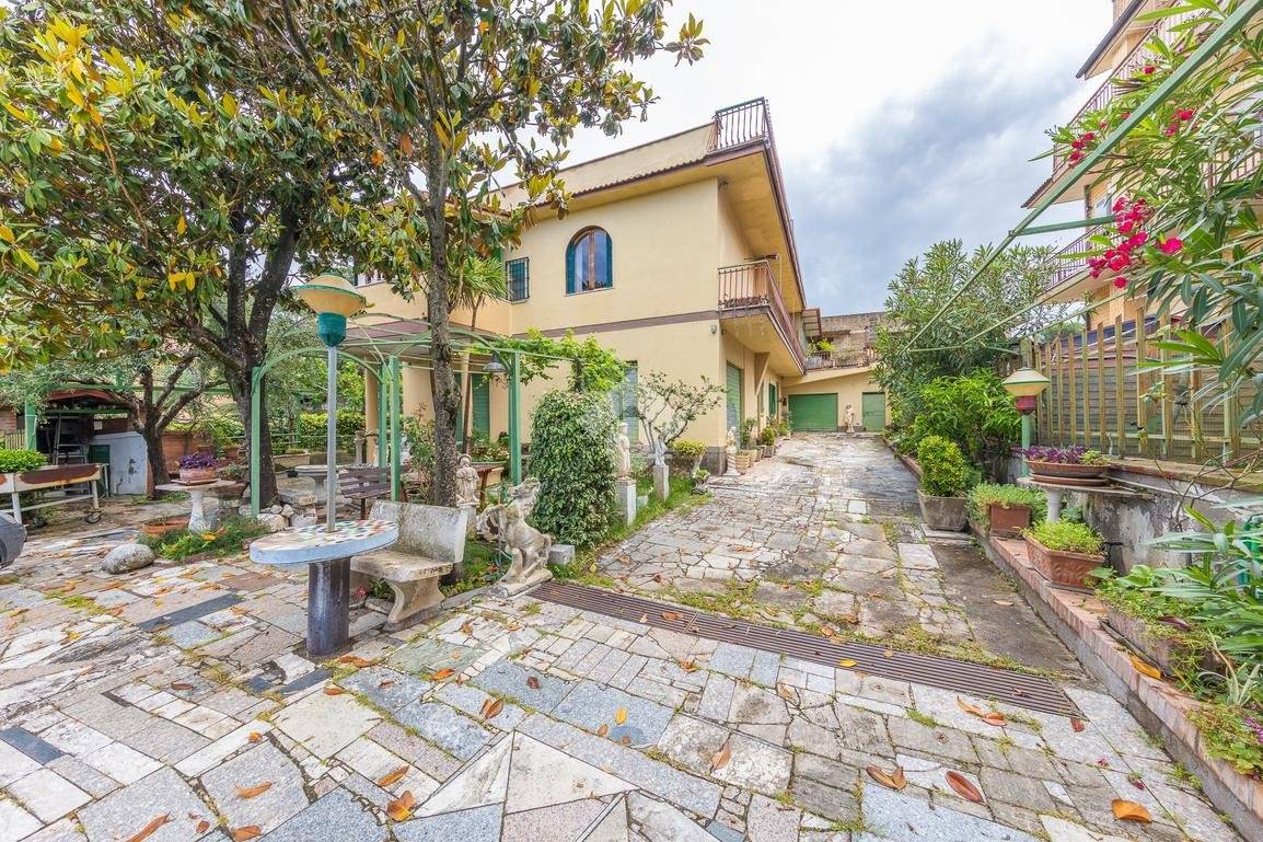 Palazzo - Edificio in vendita a Roma