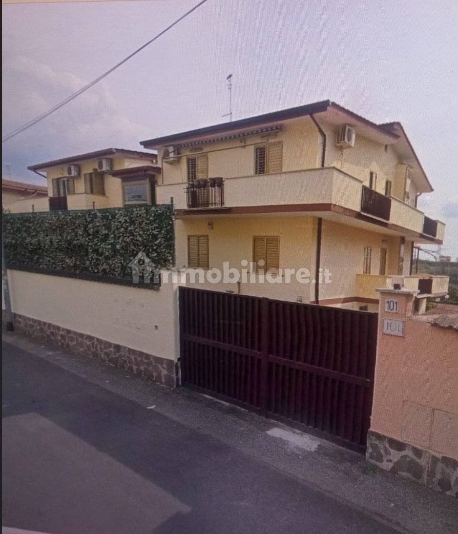 Palazzo - Edificio in vendita a Roma