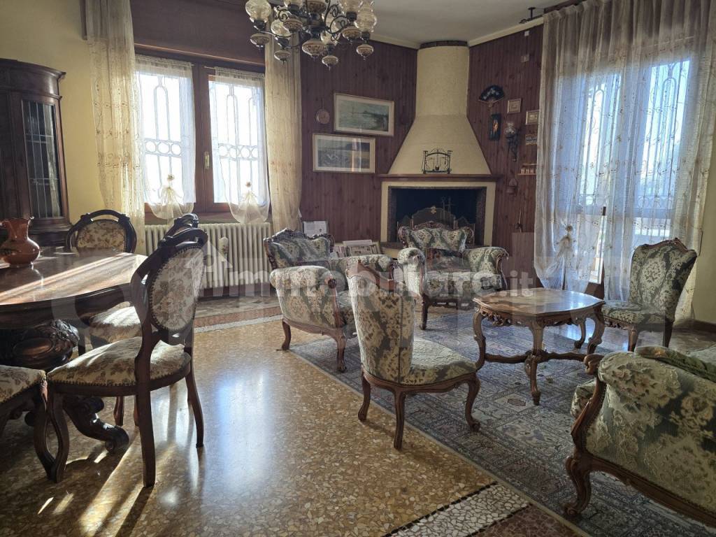 Salone