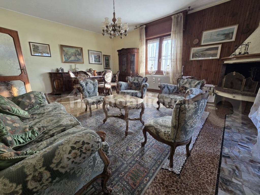 Salone
