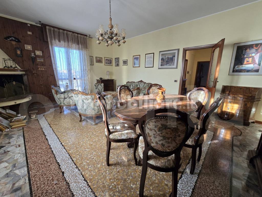 Salone