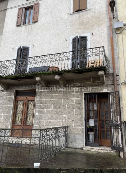 Palazzo - Stabile in vendita a Sant'Omobono Terme