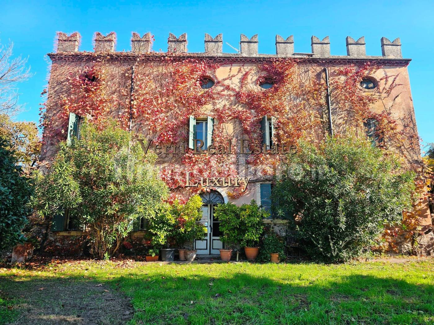 Villa in vendita a Peschiera del Garda