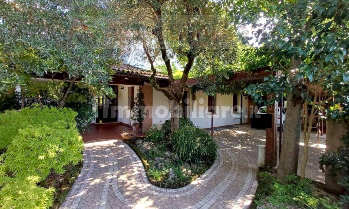 Villa in vendita a Colceresa