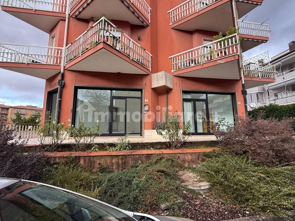 locale-commerciale-via-adige-8-10-rieti-rif-125717811-immobiliare-it