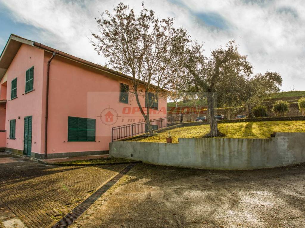 Vendita Villa unifamiliare in via di Capodimonte Fiano Romano. Buono ...