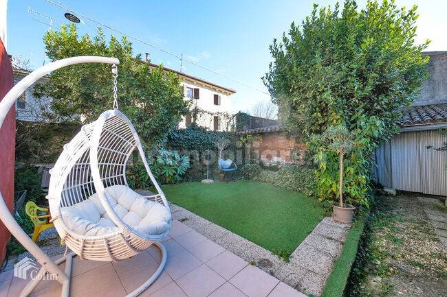 Rustico - Casale in vendita a Verona