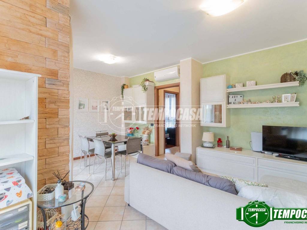 Vendita Appartamento Corbetta. Trilocale in via Terzani. Buono stato ...