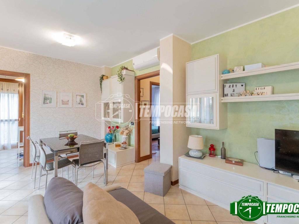 Vendita Appartamento Corbetta. Trilocale in via Terzani. Buono stato ...