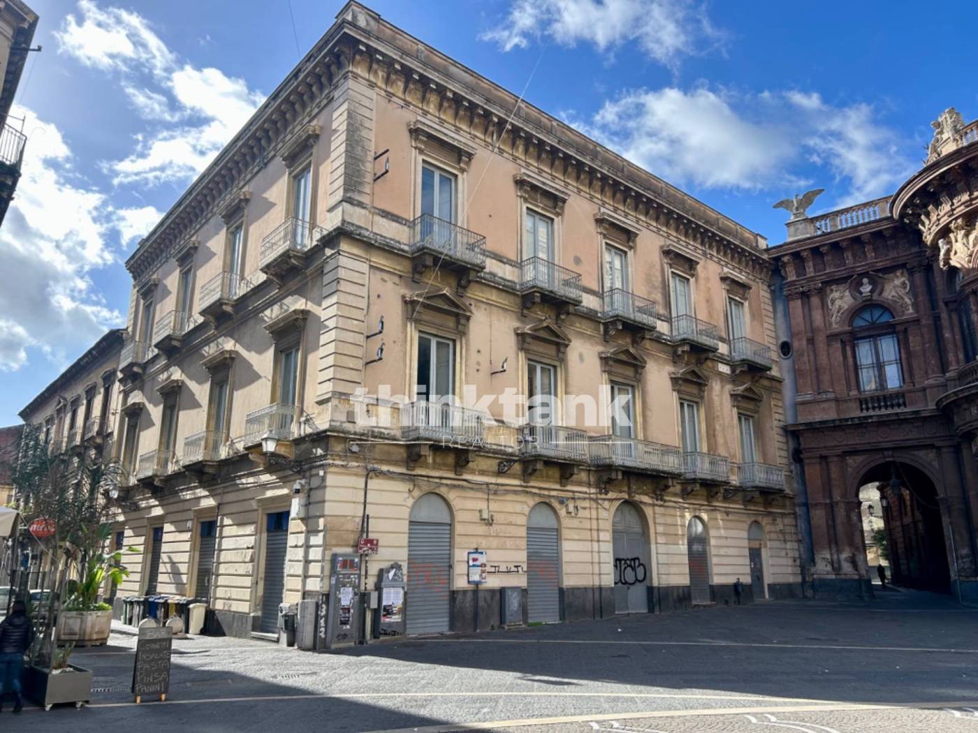 Palazzo - Edificio in affitto a Catania