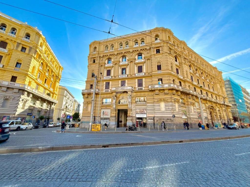 Vendita Appartamento Napoli. Bilocale in piazza Nicola Amore 10. Ottimo ...