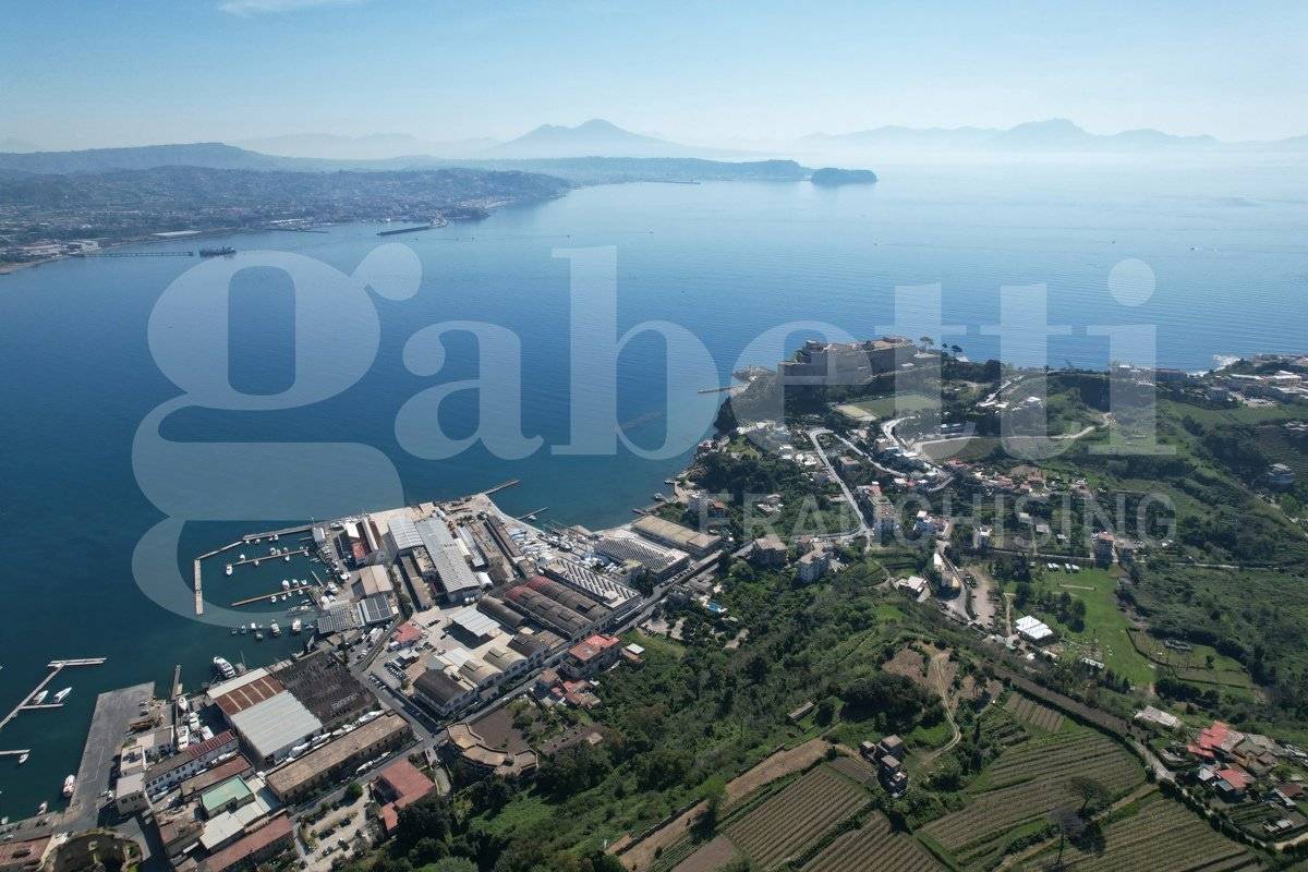 Palazzo - Edificio in vendita a Bacoli