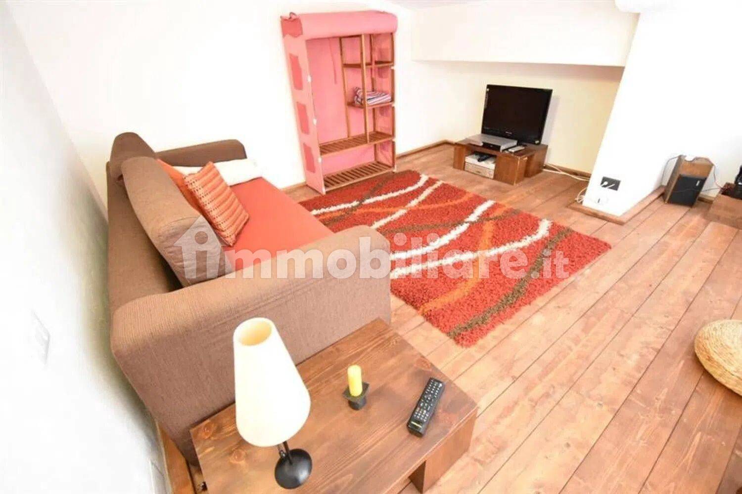 Appartamento in affitto a Pula