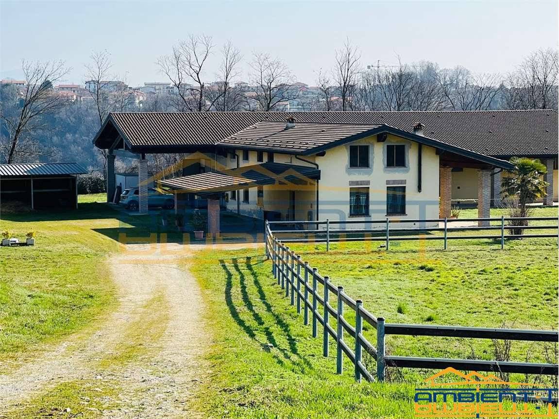 Palazzo - Edificio in vendita a Cornate d'Adda