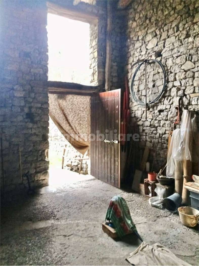 Rustico - Casale in vendita a Val Brembilla