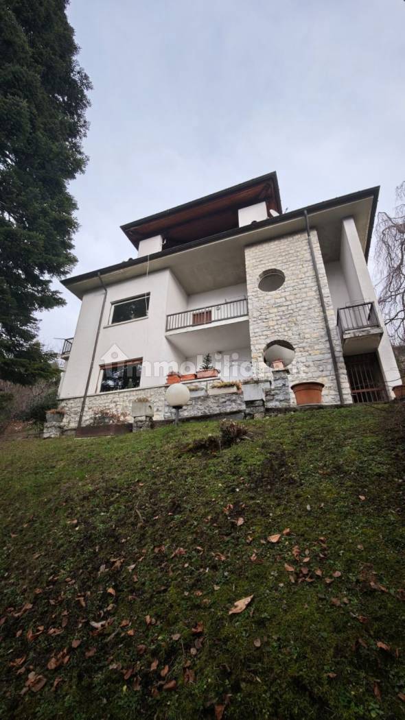 Villa in vendita a Brunate
