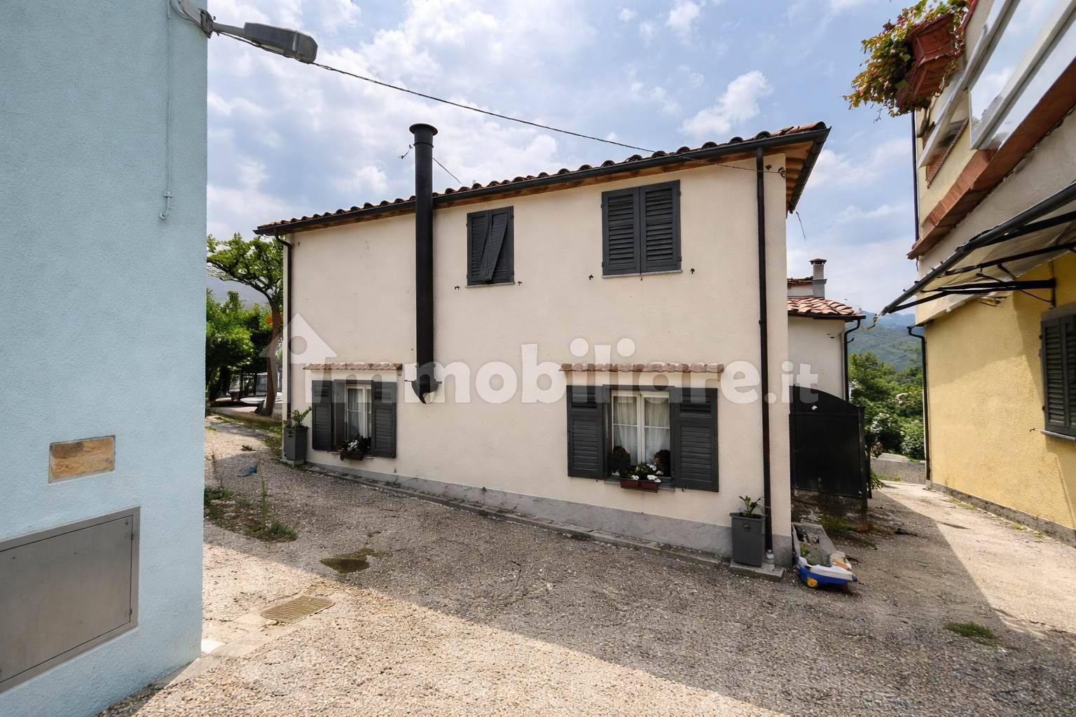 Casa indipendente in vendita a Vernio