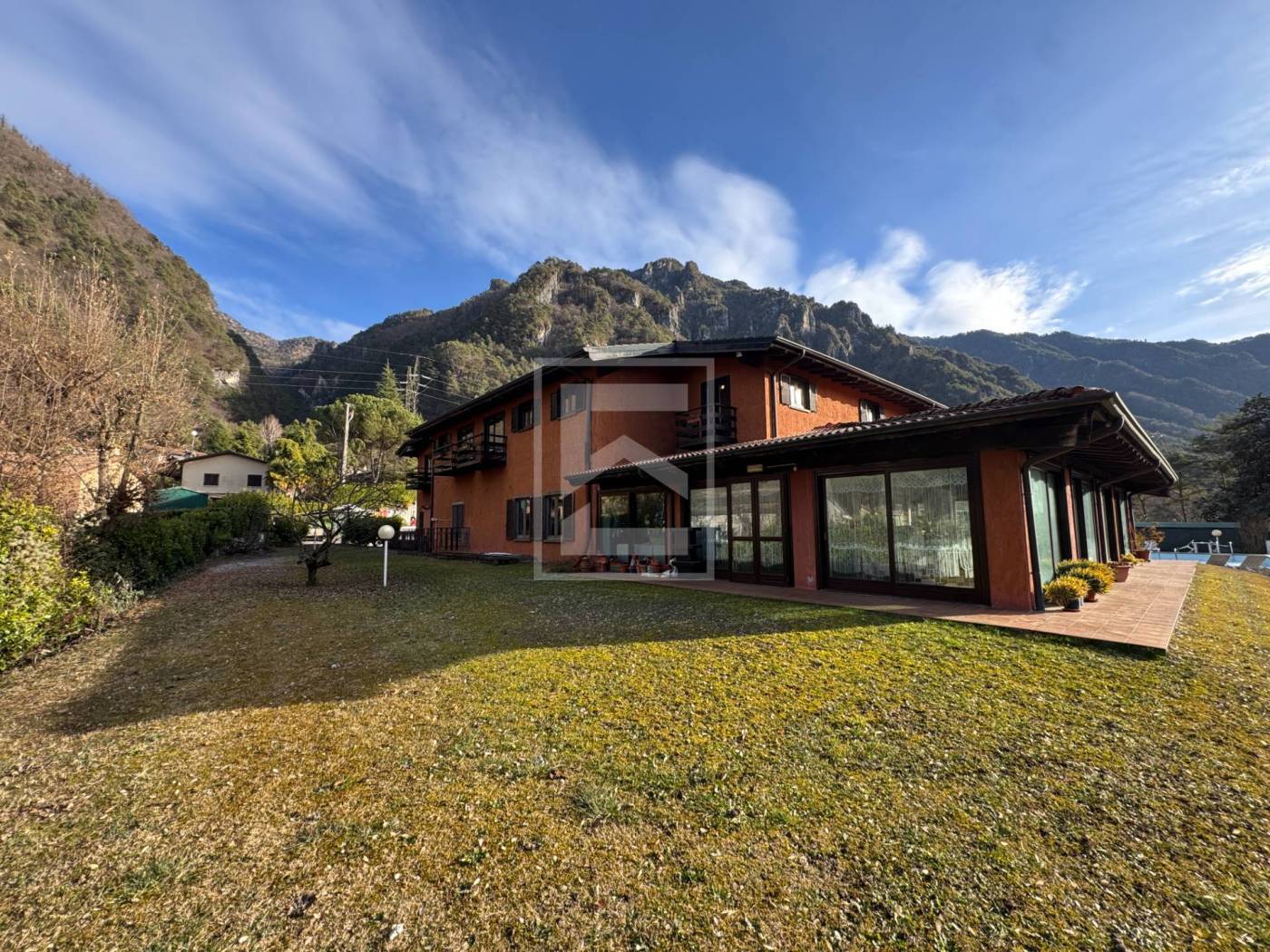 Palazzo - Edificio in vendita a Idro