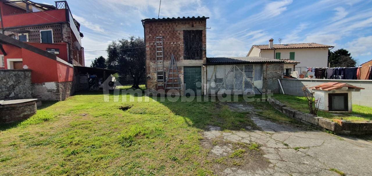 Rustico - Casale in vendita a Lucca