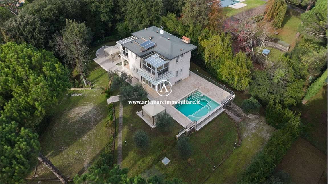 Villa in vendita a Camaiore