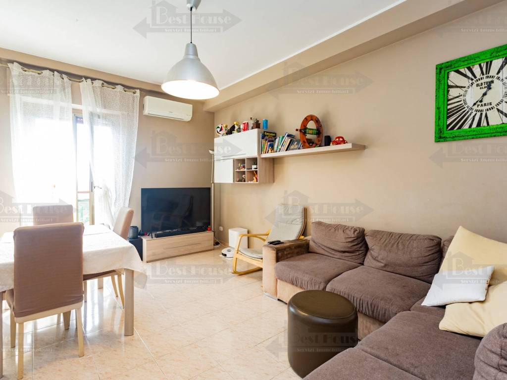 Vendita Appartamento Milano. Trilocale in piazza Sire Raul 3. Buono ...