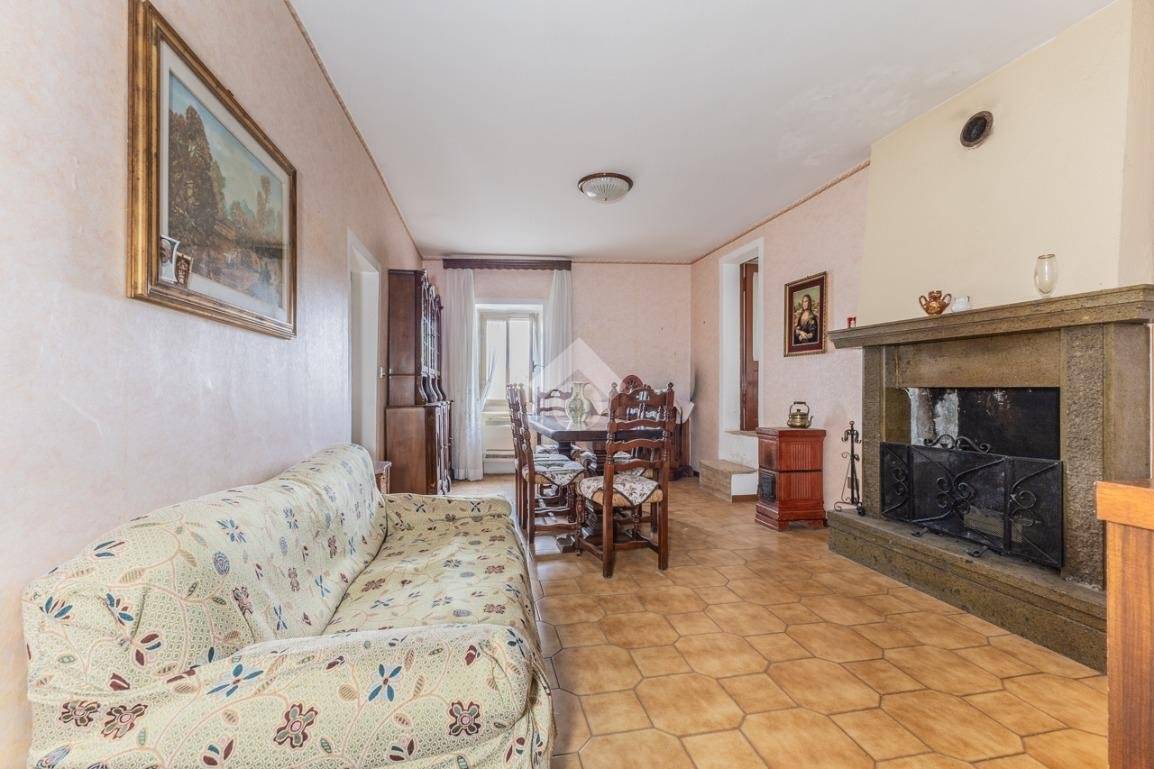 Appartamento in vendita a Caprarola