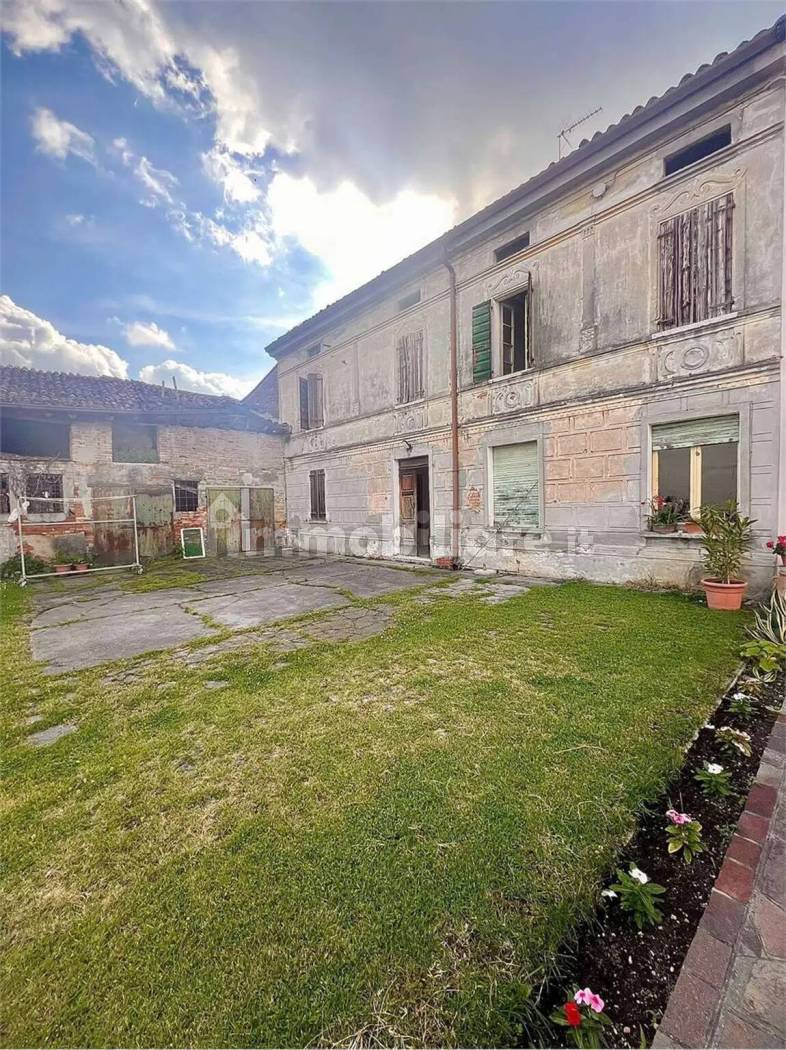 Villa in vendita a Gazzuolo