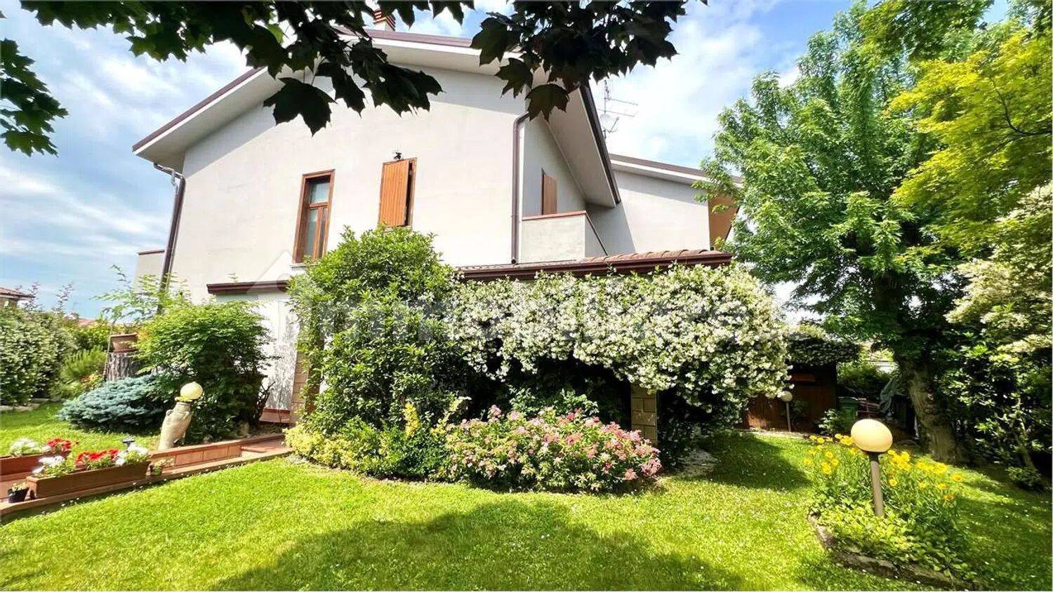 Villa in vendita a Curtatone