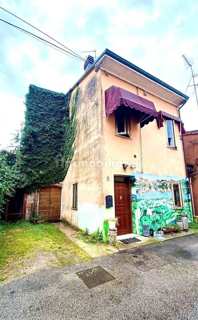 Villa in vendita a Mantova