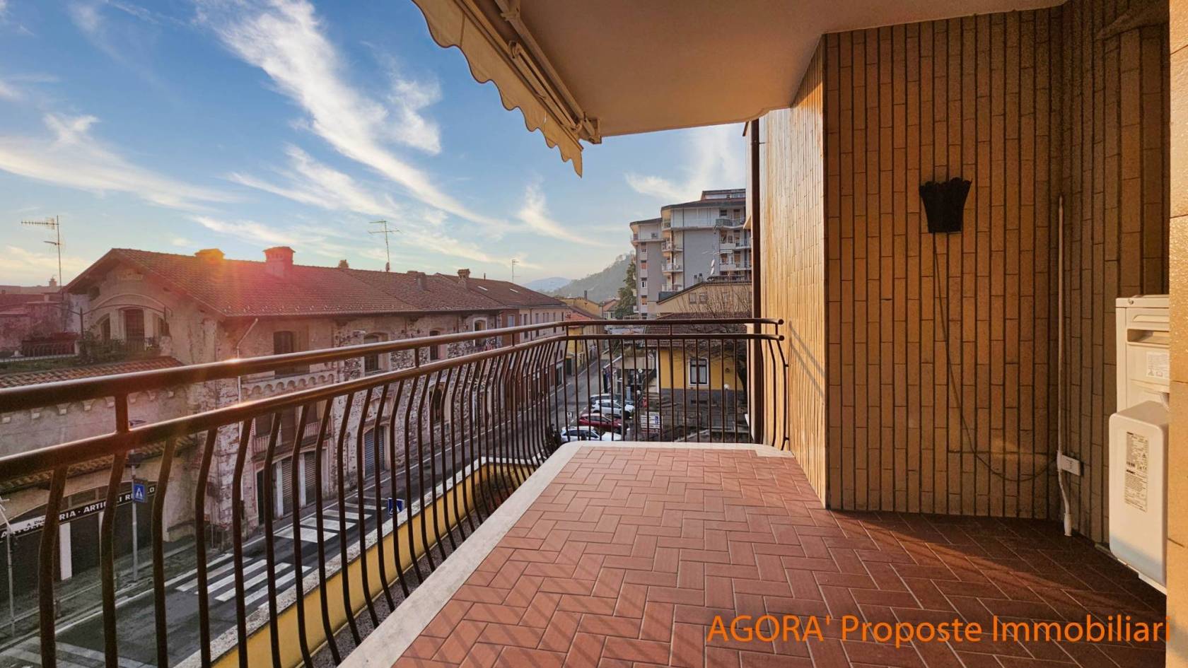 Appartamento in vendita a Angera