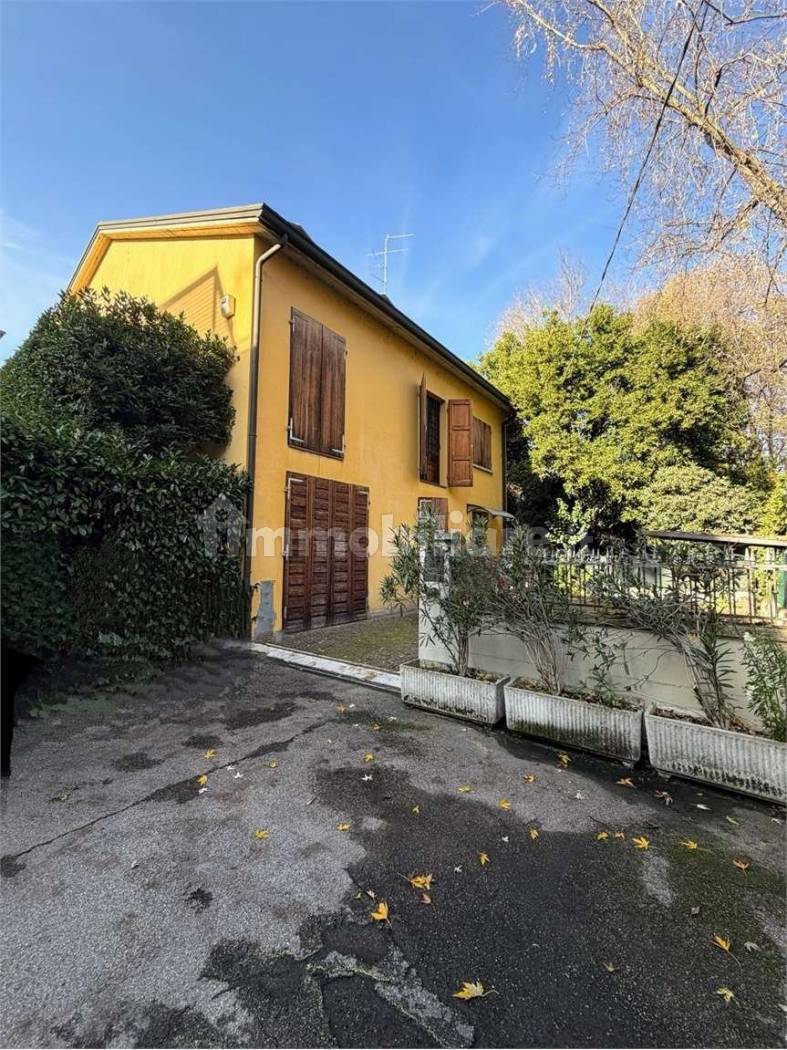 Casa indipendente in vendita a Reggio Emilia