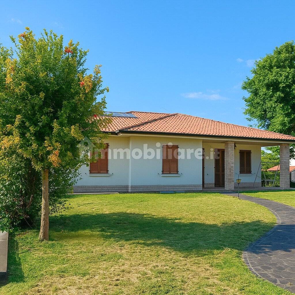 Villa in vendita a Castiglione delle Stiviere