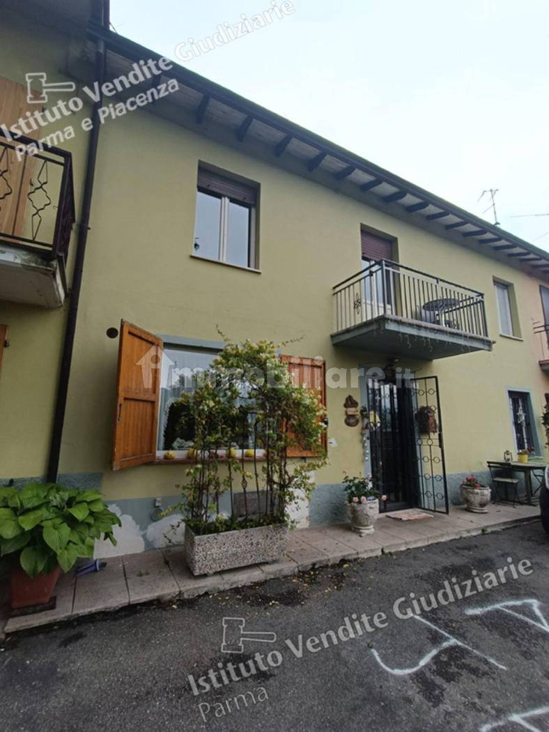 Appartamento in vendita a Langhirano