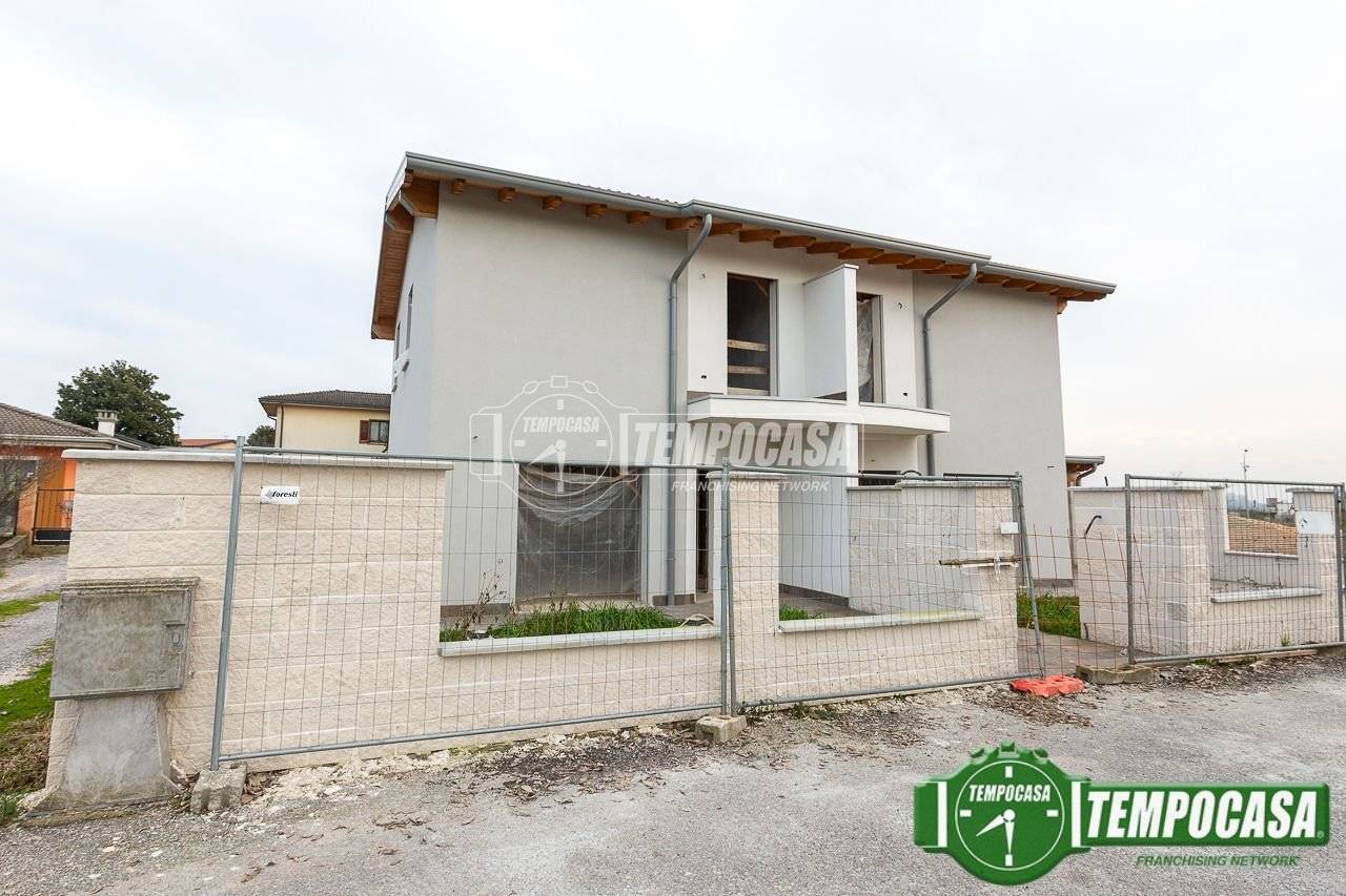 Villa in vendita a Soresina