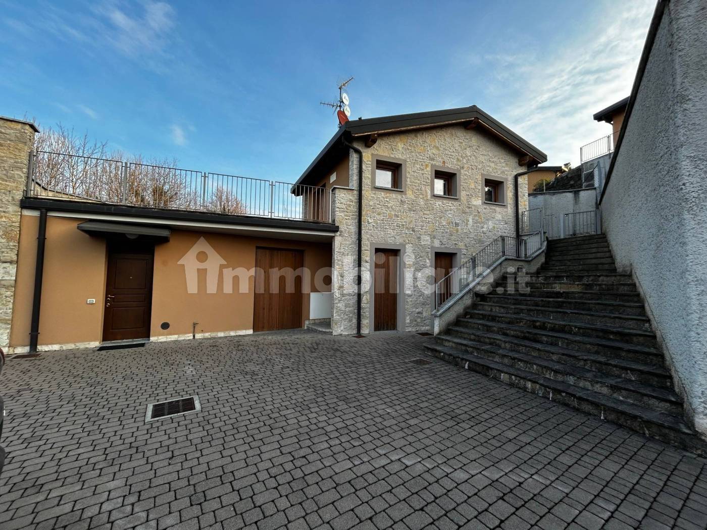 Appartamento in vendita a Colle Brianza