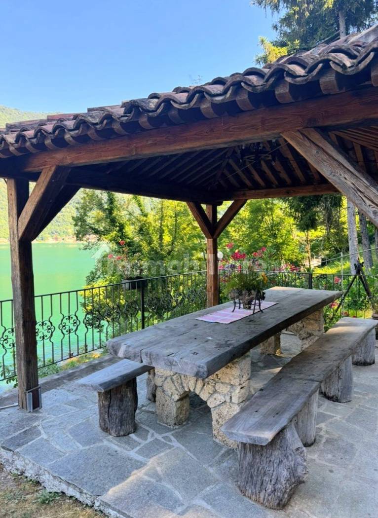 Villa in vendita a Valsolda