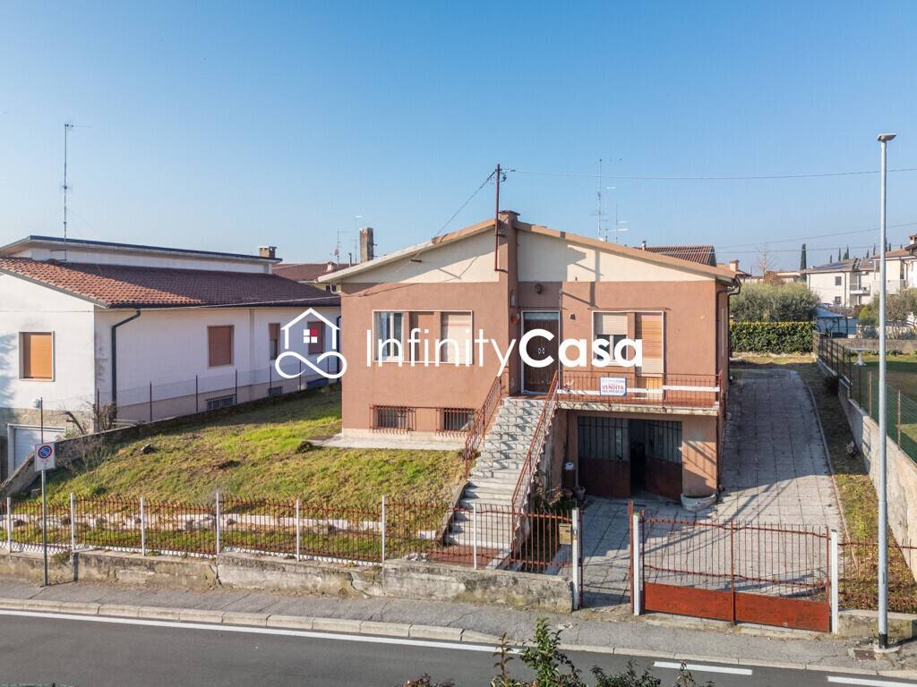 Villa in vendita a Sommacampagna