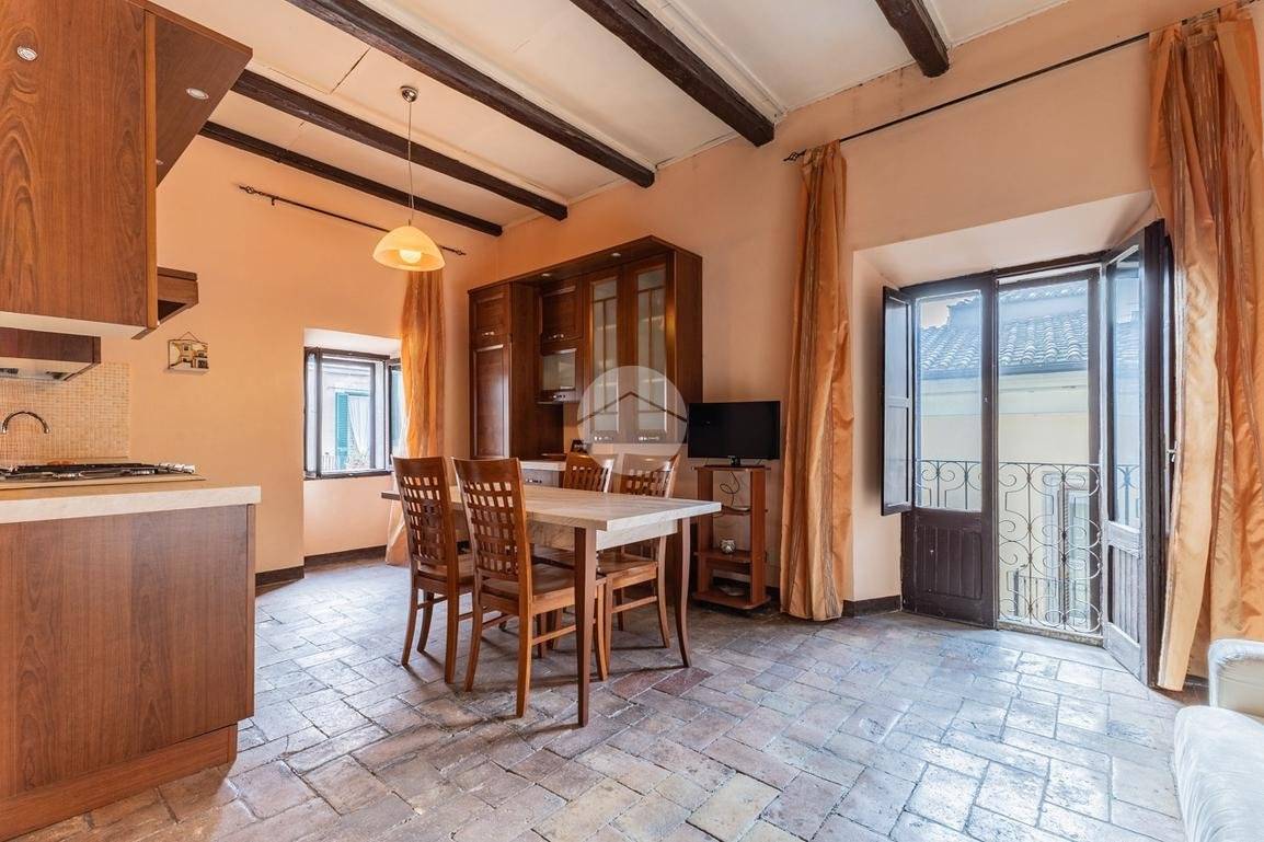 Palazzo - Edificio in vendita a Gallese