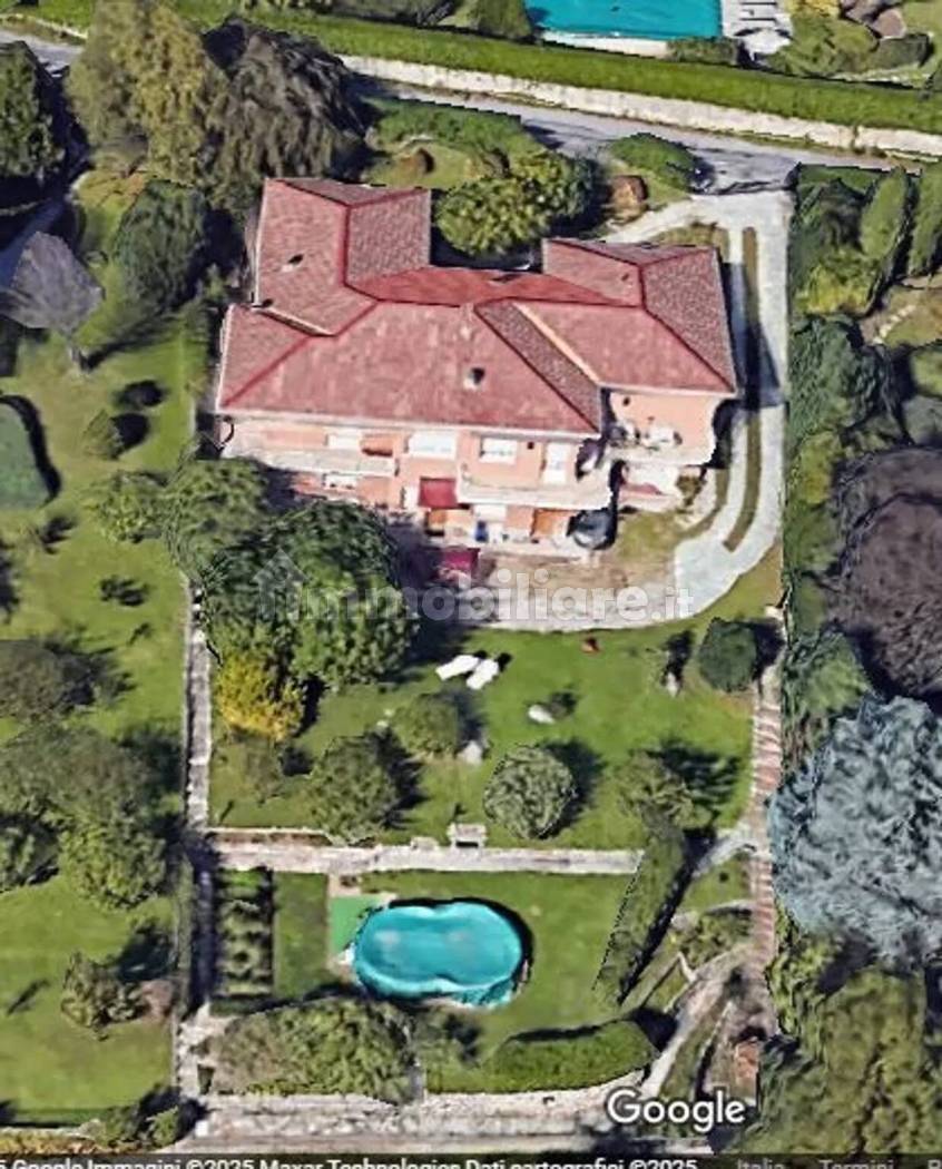Villa in vendita a Erba