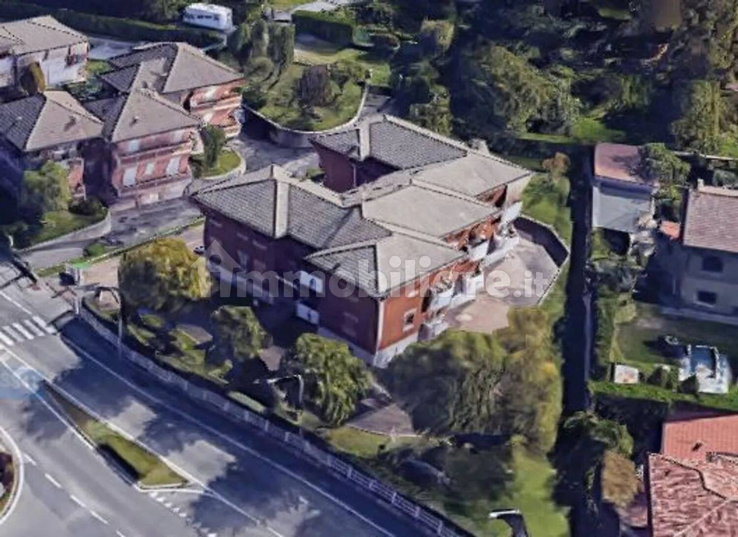 Appartamento in vendita a Longone al Segrino