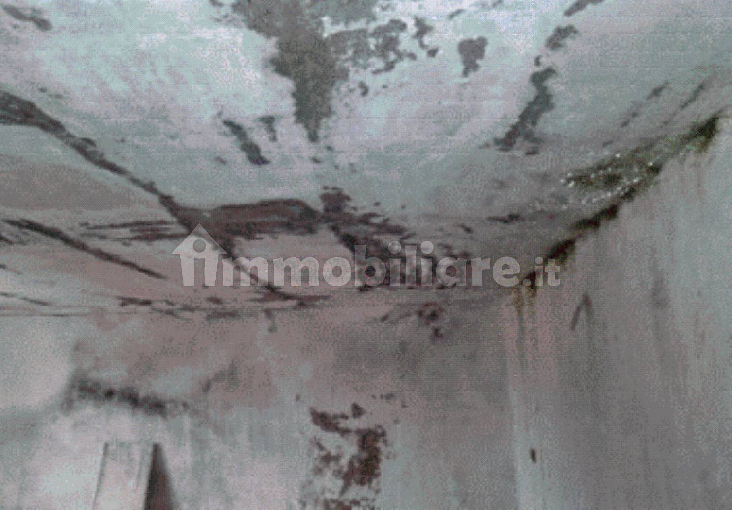 Palazzo - Stabile in vendita a Acerno