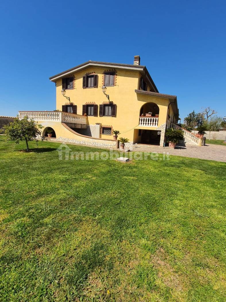 Villa in vendita a Aprilia