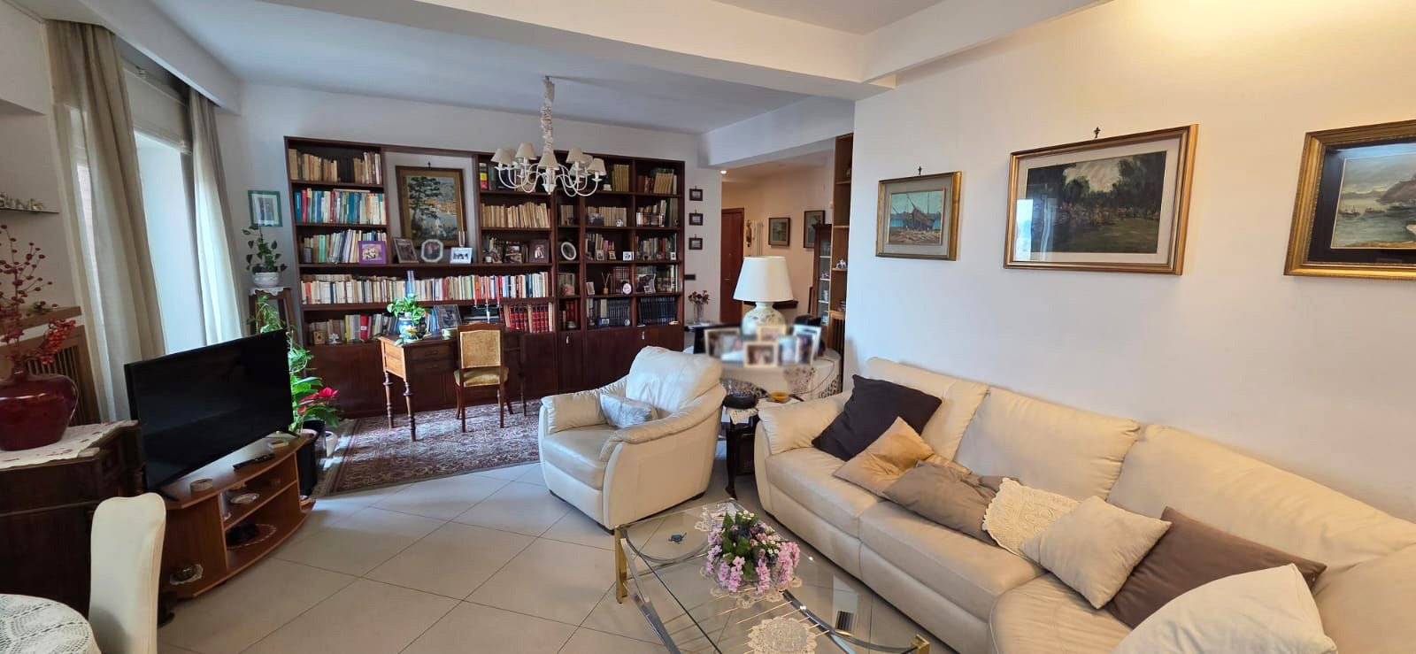 Appartamento in vendita a Napoli