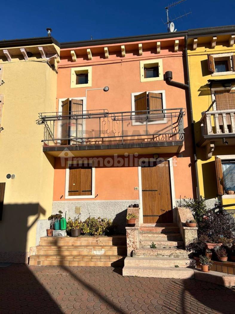 Casa indipendente in vendita a Verona