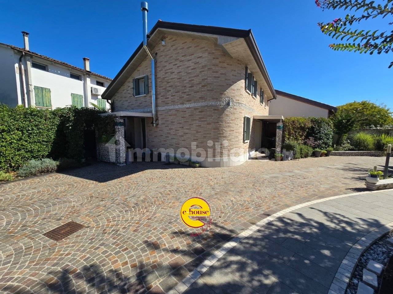 Villa in vendita a Loria