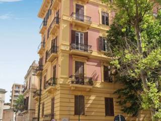 3-room flat via Aniello Falcone 56, Vomero, Naples