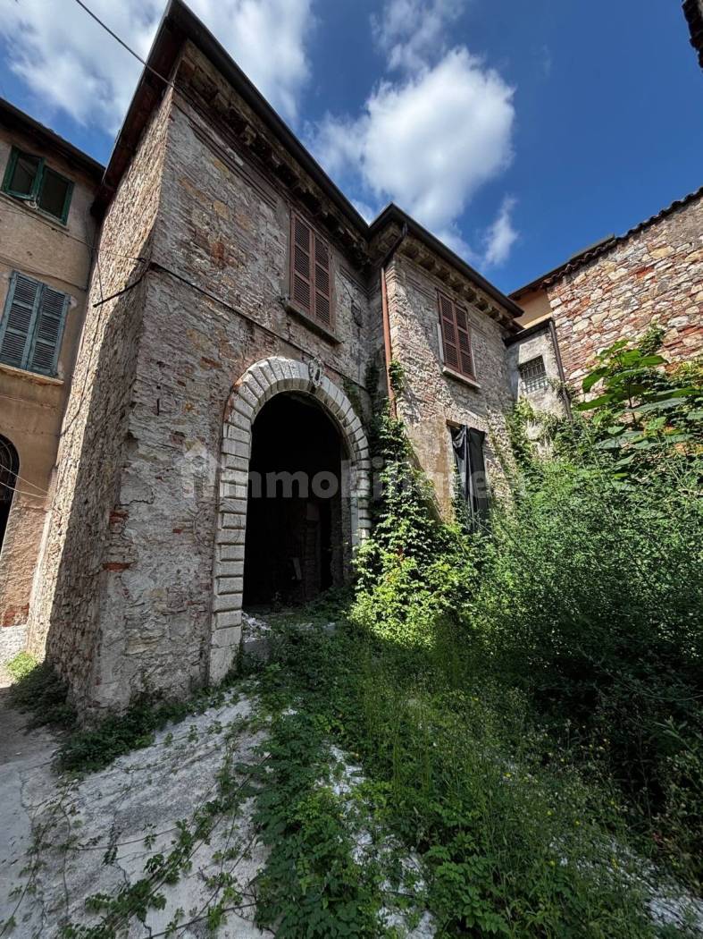 Casa indipendente in vendita a Brescia
