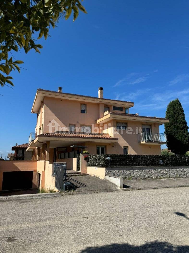 Appartamento in vendita a Passignano sul Trasimeno