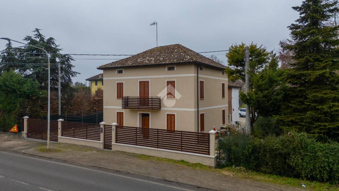 Casa indipendente in vendita a Cadelbosco di Sopra