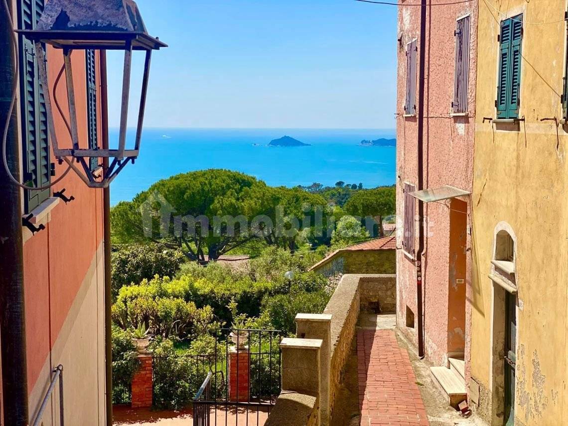 Casa indipendente in vendita a Lerici